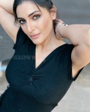 Stunning Shivangi Verma in a Black T Shirt and Jeans Photos 02