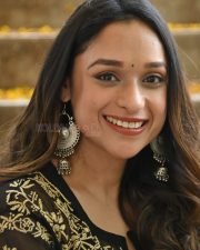 Actress Aarthi Gupta at Sodara Movie Interview Photos 12