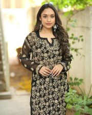 Actress Aarthi Gupta at Sodara Movie Interview Photos 21