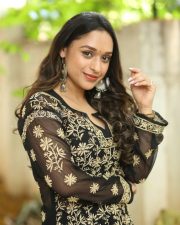 Actress Aarthi Gupta at Sodara Movie Interview Photos 23