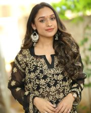 Actress Aarthi Gupta at Sodara Movie Interview Photos 30