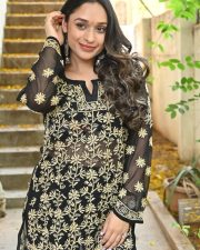 Actress Aarthi Gupta at Sodara Movie Interview Photos 49