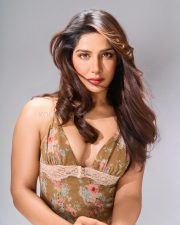 Captivating Neha Khan Cleavage in a Floral Satin Slip Dress Photos 10
