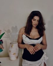 Gorgeous Neha Khan in a Black and White Sleeveless Dress Pictures 04