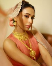 SOS Kolkata Actress Mimi Chakraborty in a Coral Orange Sleeveless Silk Crop Blouse and a Matching Lehenga Skirt with Sheer Net Dupatta Pictures 02