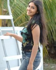Actress Monika Stills 112