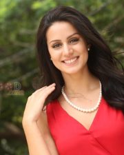 Beautiful Actress Larissa Bonesi Photos 11