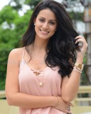 Sexy Actress Larissa Bonesi Photos 37