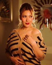 The Khatra Khatra Show Actress Munmun Dutta in a Brown and Black Off Shoulder Dress Photos 03