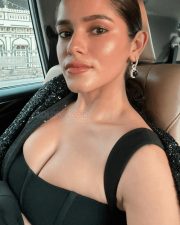 Hot Meghna Kaur Cleavage in a Black Outfit Photos 02