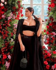 Hot Meghna Kaur Cleavage in a Black Outfit Photos 03