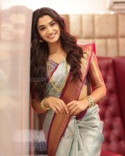 Kannada Actress Reeshma Nanaiah in a Traditional Silk Saree Photos 04