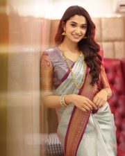 Kannada Actress Reeshma Nanaiah in a Traditional Silk Saree Photos 06