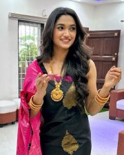 Kannada Actress Reeshma Nanaiah in a Traditional Silk Saree Pictures 01