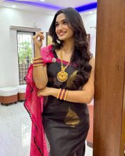 Kannada Actress Reeshma Nanaiah in a Traditional Silk Saree Pictures 05