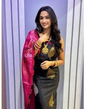 Kannada Actress Reeshma Nanaiah in a Traditional Silk Saree Pictures 06