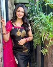 Kannada Actress Reeshma Nanaiah in a Traditional Silk Saree Pictures 07