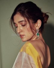 Bold Nidhi Shah in a Cream and Golden Saree without a Blouse Photos 02