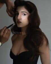 Glamorous Nidhi Shah in a Black and White Off Shoulder Mermaid Gown Pictures 01