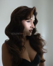 Glamorous Nidhi Shah in a Black and White Off Shoulder Mermaid Gown Pictures 05