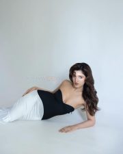 Glamorous Nidhi Shah in a Black and White Off Shoulder Mermaid Gown Pictures 10