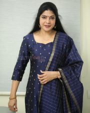 Actress Vasuki Anand at Beauty Movie Interview Photos 01