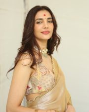 Actress Natasha Singh at Hai Lesso Movie Pooja Photos 24