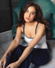 Charming Miloni Johnsa Cleavage in a White Lace Trim Ribbed Cami Top And Blue Jeans Photos 03