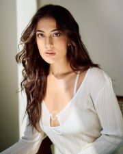 Chic Actress Miloni Jhonsa in an Off White Ensemble Photos 01