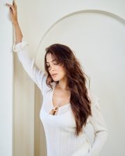 Chic Actress Miloni Jhonsa in an Off White Ensemble Photos 05