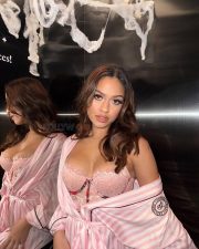 Sexy Angel Radhika Chandok in a Victoria Secret Pink Robe and Bra Photos 01