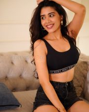 Alluring Actress Aarti Chikara in a Black Crop Top and Denim Shorts Photos 10 Alluring Actress Aarti Chikara in a Black Crop Top and Denim Shorts Photos 10