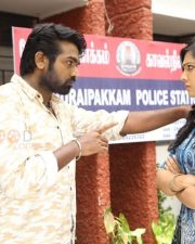 Kadhalum Kadanthu Pogum Movie Stills 05