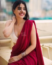 Radiant Aarti Chikara Cleavage in a Crimson saree and white halter blouse Photos 04 Radiant Aarti Chikara Cleavage in a Crimson saree and white halter blouse Photos 04