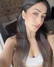 Sexy Dhanashree Verma in a White Sports Bra Photos 01