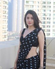 Sexy Model Aarti Chikara in a Black and White Polka Dot Saree with a Sleeveless V Neck Blouse Photos 03 Sexy Model Aarti Chikara in a Black and White Polka Dot Saree with a Sleeveless V Neck Blouse Photos 03