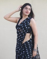 Sexy Model Aarti Chikara in a Black and White Polka Dot Saree with a Sleeveless V Neck Blouse Photos 04 Sexy Model Aarti Chikara in a Black and White Polka Dot Saree with a Sleeveless V Neck Blouse Photos 04