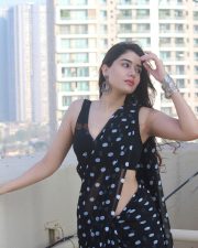 Sexy Model Aarti Chikara in a Black and White Polka Dot Saree with a Sleeveless V Neck Blouse Photos 05 Sexy Model Aarti Chikara in a Black and White Polka Dot Saree with a Sleeveless V Neck Blouse Photos 05
