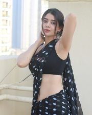 Sexy Model Aarti Chikara in a Black and White Polka Dot Saree with a Sleeveless V Neck Blouse Photos 07 Sexy Model Aarti Chikara in a Black and White Polka Dot Saree with a Sleeveless V Neck Blouse Photos 07