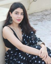 Sexy Model Aarti Chikara in a Black and White Polka Dot Saree with a Sleeveless V Neck Blouse Photos 09 Sexy Model Aarti Chikara in a Black and White Polka Dot Saree with a Sleeveless V Neck Blouse Photos 09