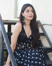 Sexy Model Aarti Chikara in a Black and White Polka Dot Saree with a Sleeveless V Neck Blouse Photos 10 Sexy Model Aarti Chikara in a Black and White Polka Dot Saree with a Sleeveless V Neck Blouse Photos 10