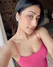 Stunning Dhanashree Verma Selfie in a Pink Crop Top Pictures 03