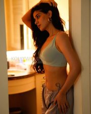 Sultry Actress Aarti Chikara in a Mint Green Bralette Crop Top Photos 06