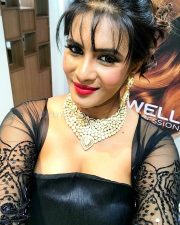 Actress Meera Mithun Hot Photoshoot Pictures 04