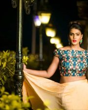 Actress Meera Mithun Hot Photoshoot Pictures 07