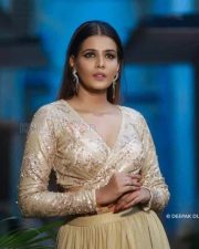 Actress Meera Mithun Hot Photoshoot Pictures 14