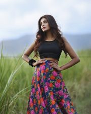 Actress Meera Mithun Hot Photoshoot Pictures 15