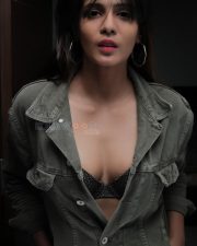 Bodhai Yeri Budhi Maari Actress Meera Mitun Photos 06