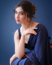 Dhurandhar The Revenge Actress Sara Arjun in a Navy Blue Satin Saree with a Pink Border and Sleeveless V Neck Blouse Photos 02