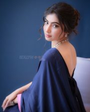 Dhurandhar The Revenge Actress Sara Arjun in a Navy Blue Satin Saree with a Pink Border and Sleeveless V Neck Blouse Photos 08